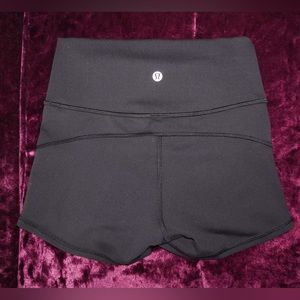Lululemon In Movement Everlux 2.5” Short